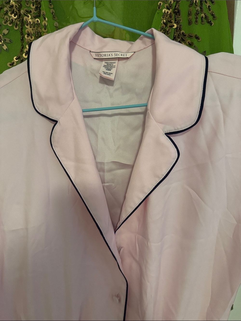 Victoria's Secret Pink Short-Sleeve Satin Romper with Black Piping - Picture 6 of 6